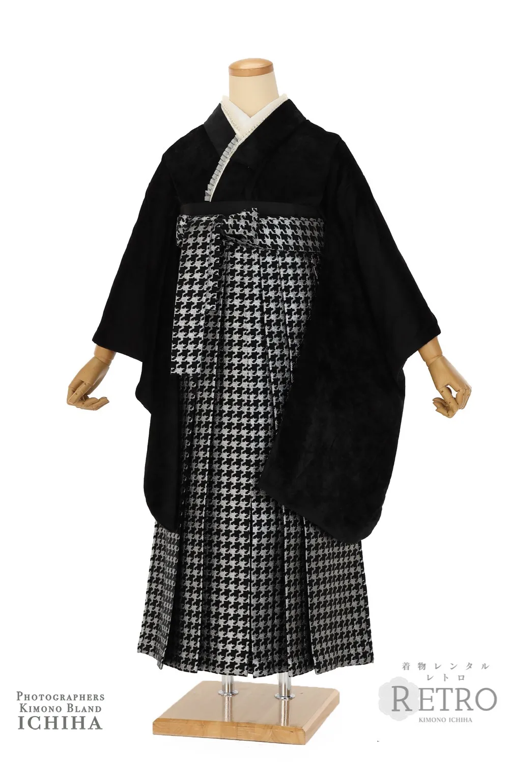 艶とモード感が際立つ卒業式袴レンタル